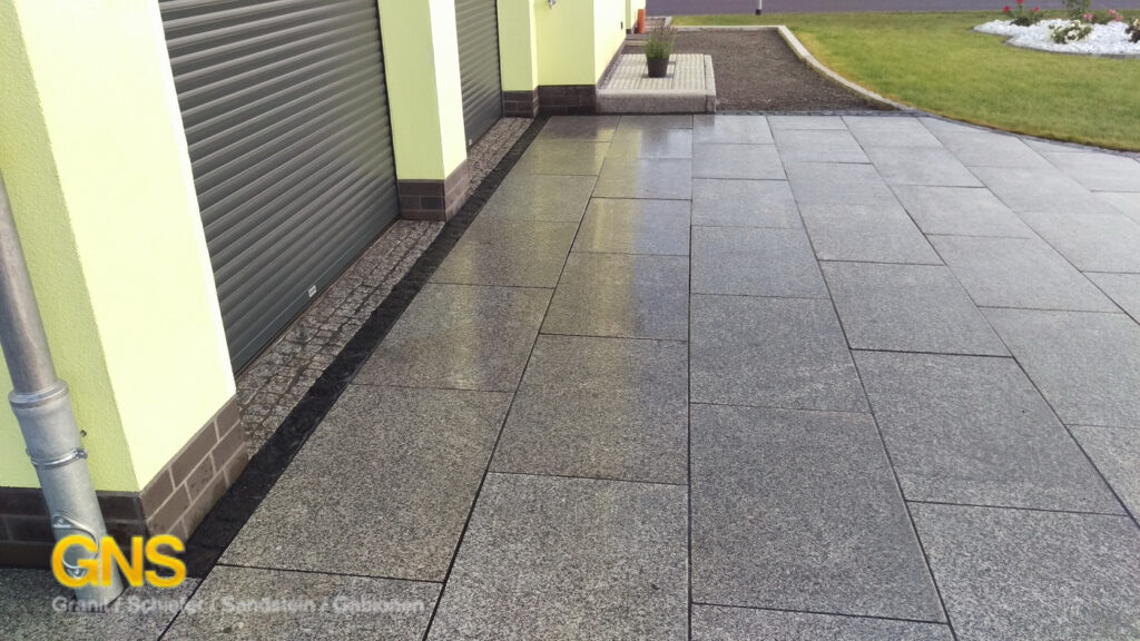 1_Granitplatten-einfahrt-terrassenplatten-grau-hellgrau-001