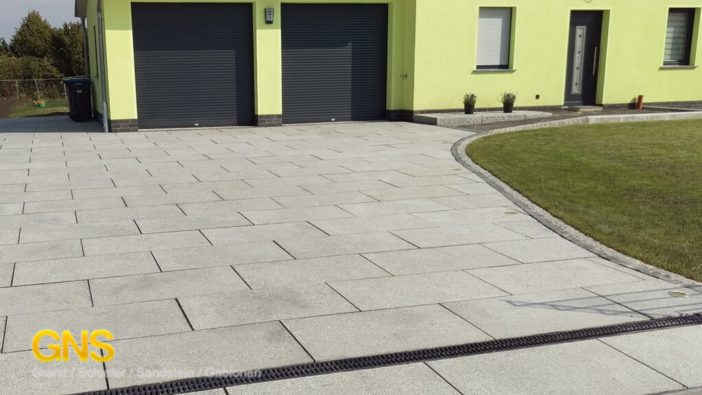 1_Granitplatten-einfahrt-terrassenplatten-grau-hellgrau-002