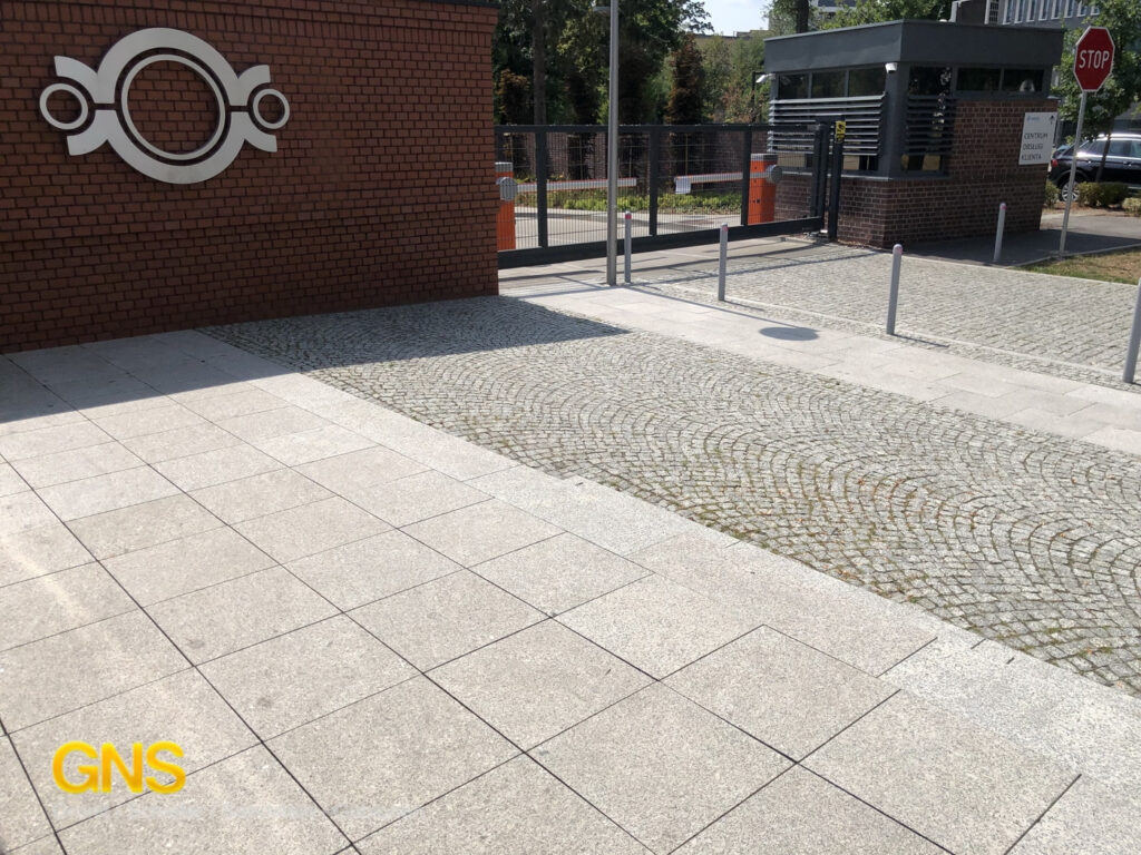 1_Granitplatten-einfahrt-terrassenplatten-grau-hellgrau-003
