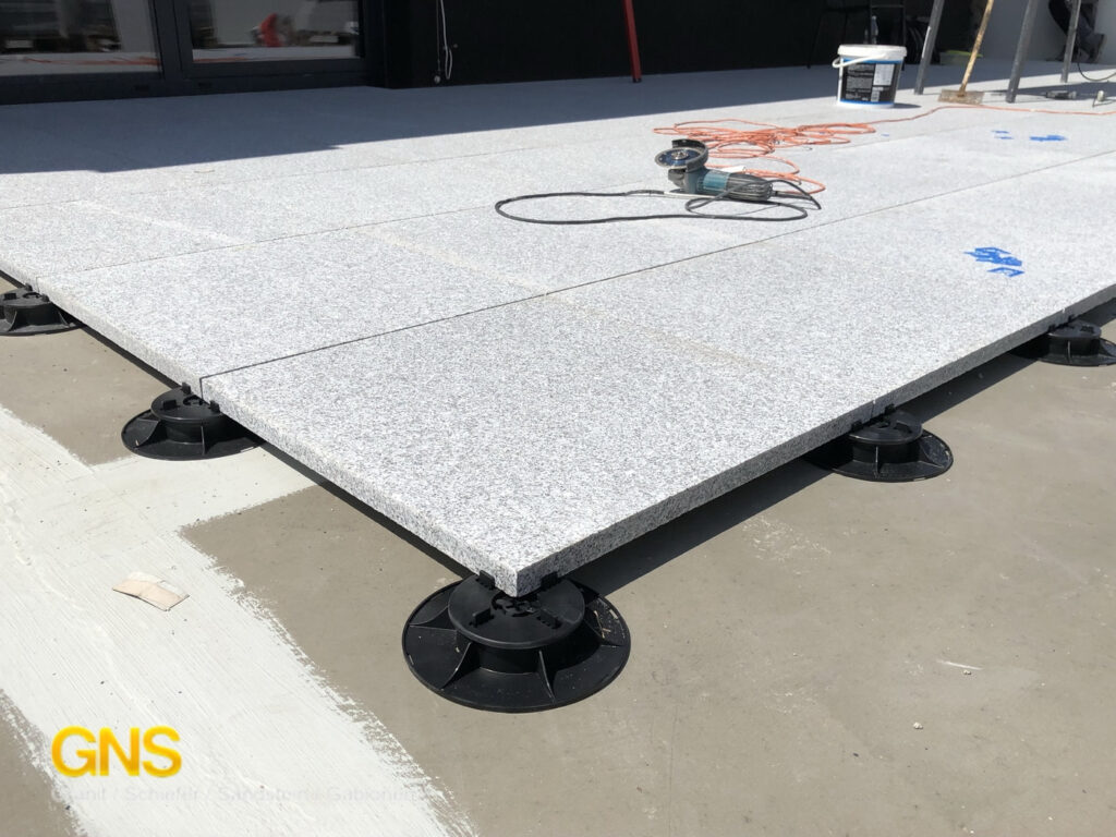 1_Granitplatten-einfahrt-terrassenplatten-grau-hellgrau-007